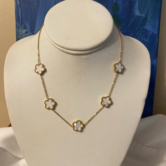 Jewelry - Gold and White Flower Necklace